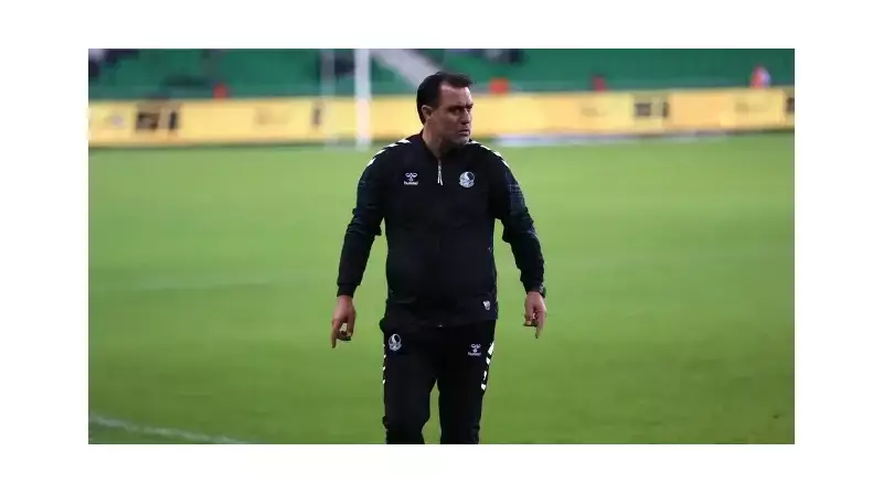 Kural Hatası Yapan Hocanın İstifası Kabul Görmedi: Takım Arkadaşlarından Şok Destek!