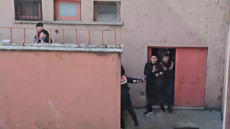 Kuyumcu Soygunu Zanlıları İlk Kez Mahkeme Koridorlarında! İşte Adliye Önündeki Çarpıcı Görüntüler