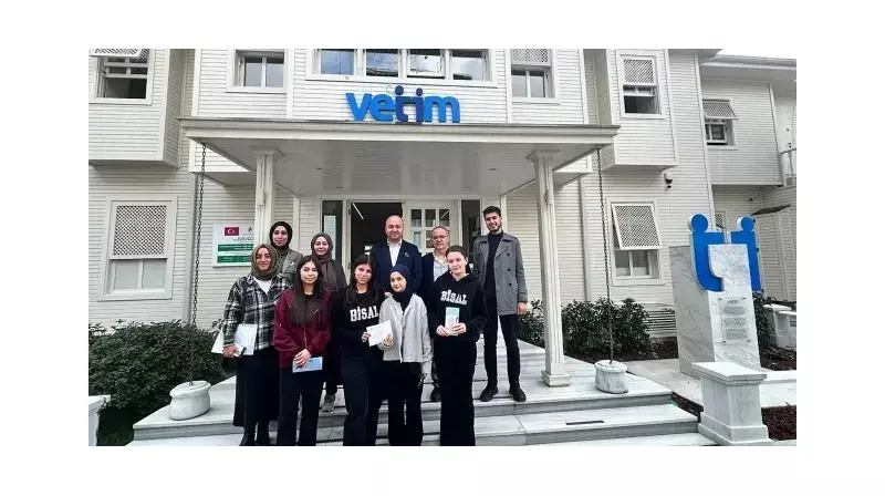 Liseli Gençlerin Gazze İçin Yürekleri Isıtan Desteği: Yetim Vakfı'na Anlamlı Bağış