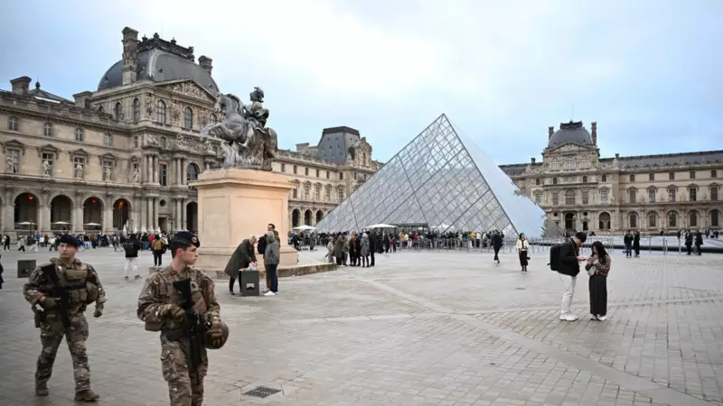 Louvre Müzesi'nde Nefes Kesen Soygun Girişimi: İki Şüpheli Gözaltında!