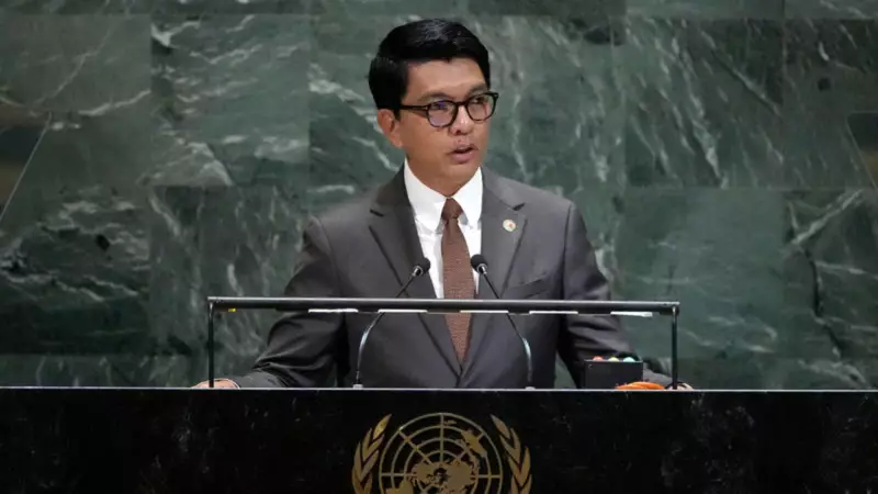 Madagaskar'da Siyasi Kriz Derinleşiyor: Cumhurbaşkanı Rajoelina'nın Yeni Başbakan Ataması Muhalefeti Ayağa Kaldırdı!