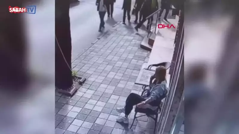 Maltepe'de Minibüsün Çarptığı Yaya Can Pazarı Yaşadı! İşte O Anlar