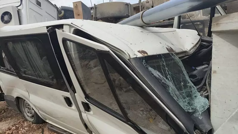 Mardin'de Feci Kaza: Kum Yüklü Kamyon Minibüsün Üzerine Devrildi!