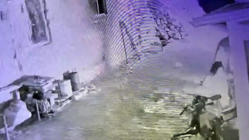 Maskeli Şüpheli 4 Aracı Ateşe Verdi! Alevler Eve Sıçramak Üzereyken Kontrol Altına Alındı