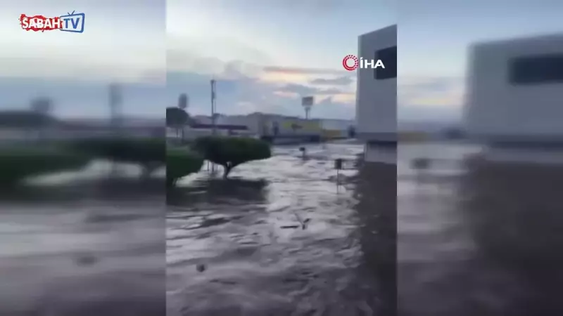 Meksika'da Sel Felaketi: Can Kaybı 27'ye Ulaştı, Yardım Ekipleri Seferber!