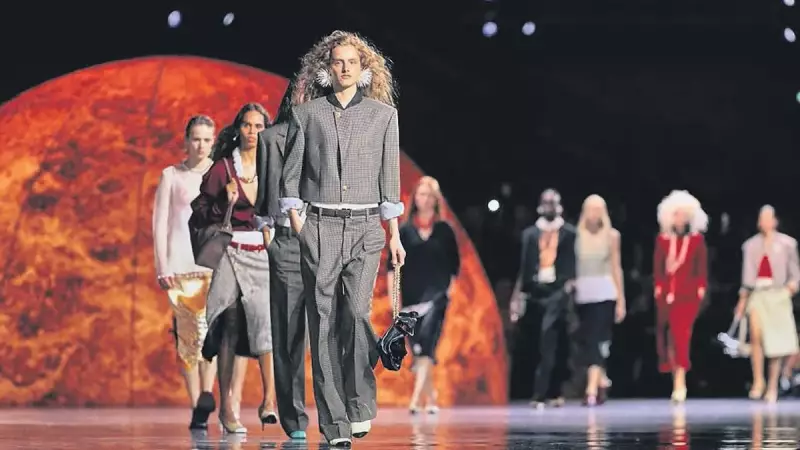 Moda Haftası'nda Sıra Dışı Bir Devrim: Çalışan Kadının Gücü Podyuma Yansıdı!