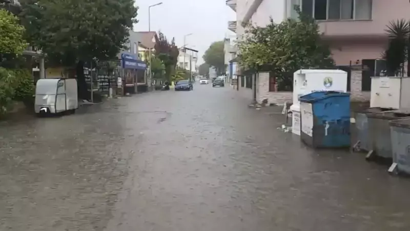 Muğla'da Gökten Adeta Kova Boşaldı! Yollar Göle Döndü, Hayat Felç Oldu