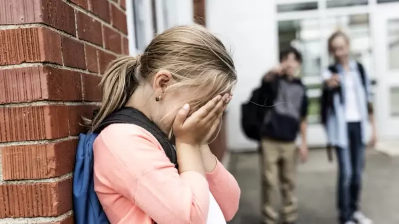 Okul Koridorlarında Fısıldanan Acı: Çocukların Görünmez Savaşı Akran Zorbalığı