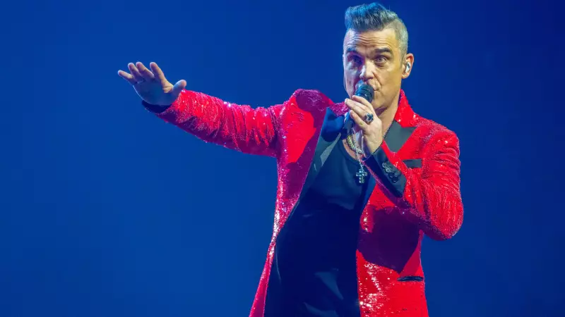 Robbie Williams'tan Şaşırtan İtiraf: Tourette Sendromu Konser Korkusu Yaratıyor!
