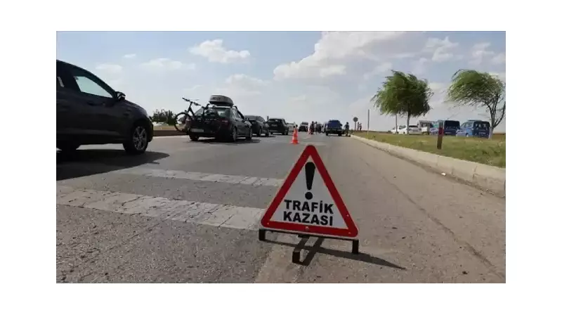 Sancaktepe'de Dehşet Anları: Otomobil Tırın Altında Kaldı!