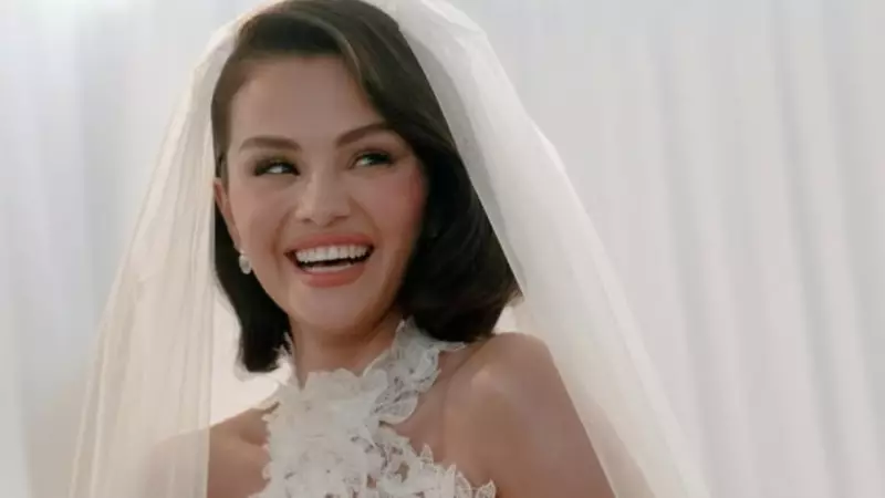 Selena Gomez Düğününde Üç Farklı Gelinlikle Büyüledi! İşte O Muhteşem Görüntüler