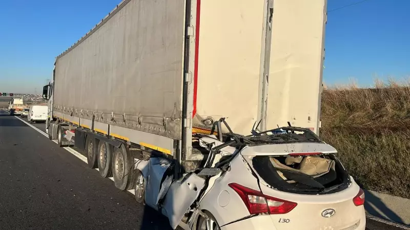 Silivri'de Feci Tren Kazası: Otomobil Raylarda Can Verdi, 1 Kişi Hayatını Kaybetti