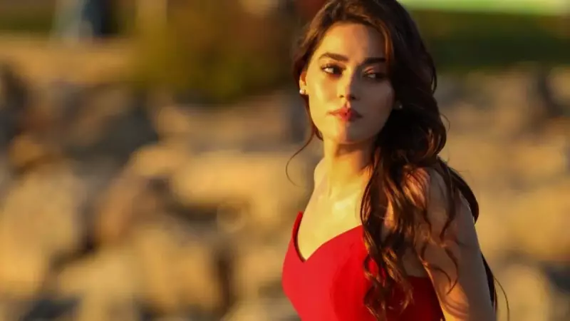 Simay Barlas'tan 'Aynadaki Yabancı' İtirafı: 'Bu Proje Hepimize Ayna Tutacak!'