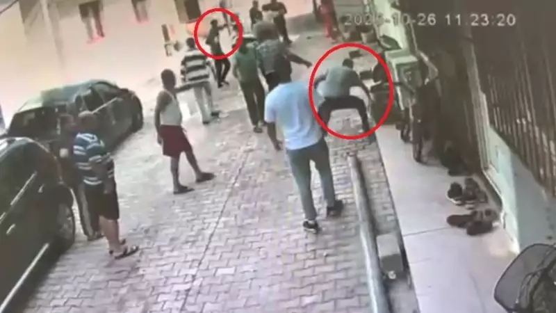 Sokak Ortasında Kaldırım Taşları Havada Uçuştu! İki Grup Arasında Dehşet Saçan Kavga