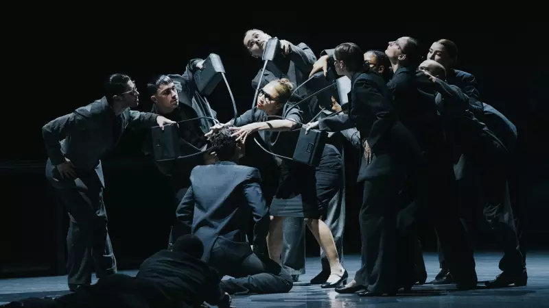 İstanbul Tiyatro Festivali Başladı: Sanatın Kalbi Yeniden Atıyor!