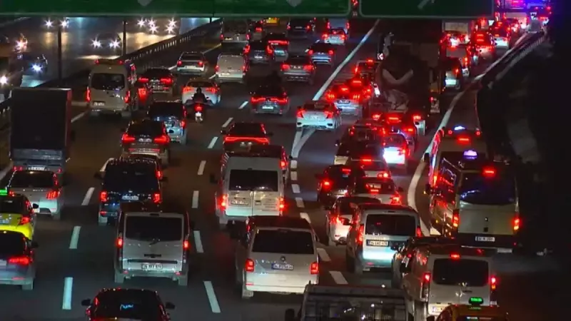 İstanbul'da Akşam Trafiği: Şehrin Nabzı En Yoğun Saatlerde Nasıl Atıyor?