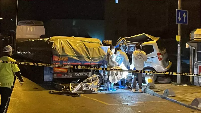 İstanbul'da Korkunç Trafik Kazası: Polise Rağmen Kaçan Tır Park Halindeki Araca Çarptı, 1 Kişi Hayatını Kaybetti