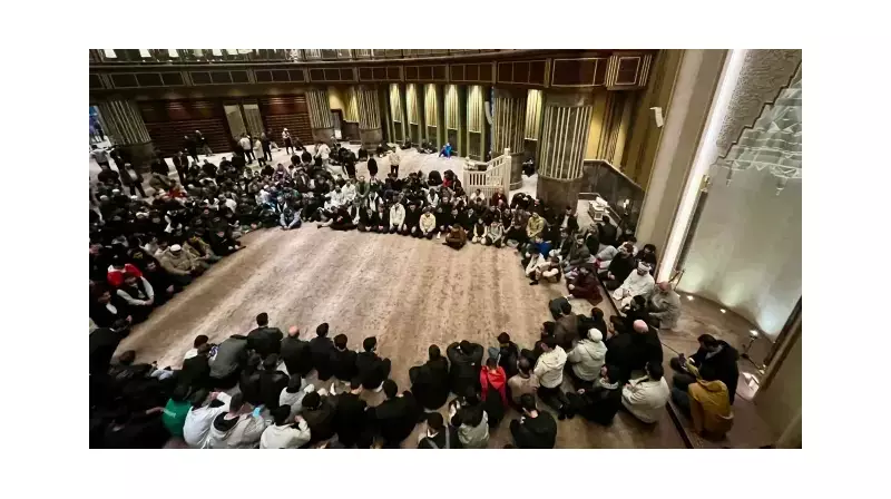 Taksim Camii'nde Muhteşem Buluşma: Tuğvalı Gençler Sabah Namazında Bir Araya Geldi!
