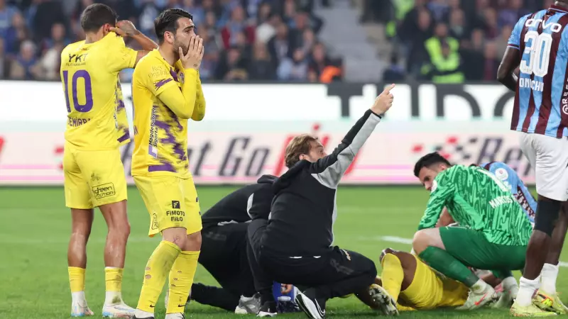 Trabzonspor'un Yıldızı Ahmetcan Kaplan'dan Sakatlık Şoku! Acilen Hastaneye Kaldırıldı