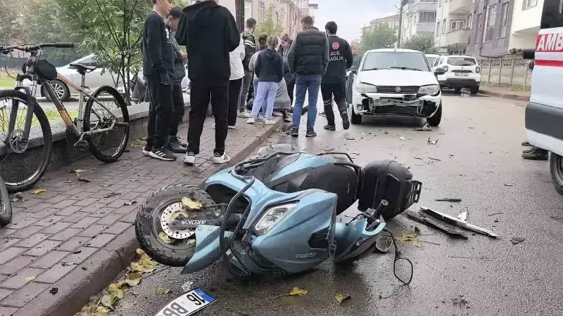 Trafik Canavarı Yine İş Başında: Motosiklet ile Otomobil Çarpıştı, Sürücü Yaralandı!