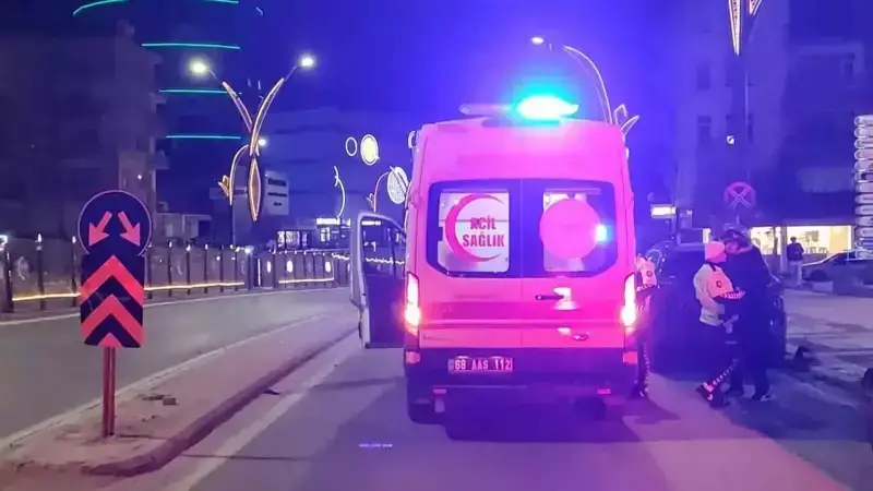 Trafik Levhasına Çarpan Motosiklette Dram: Baba ve Oğlu Yaralandı!