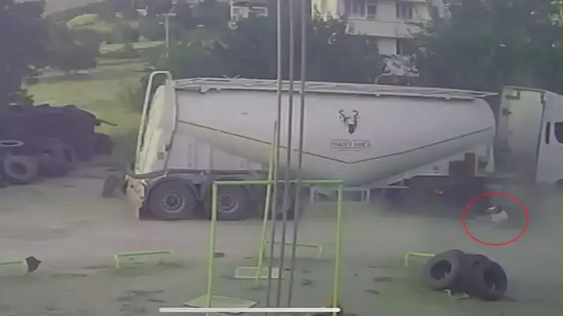 Tunceli'de Trajikomik Lastik Değişimi: Tamir Ederken Sağlam Lastik Patladı, Genç Az Kalsın Hayatını Kaybediyordu!