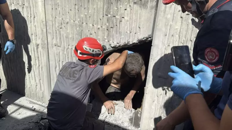 Turist, Tünel Duvarında Sıkışıp Kaldı! İnanılmaz Kurtarma Hikayesi