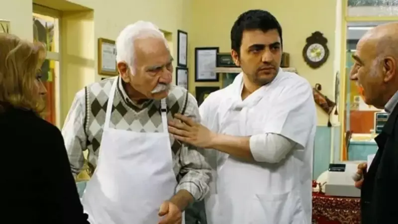 Yabancı Damat'ın Memik Dedesi Arif Erkin Güzelbeyoğlu Son Yolculuğuna Uğurlandı: Cenaze Töreni Programı Açıklandı