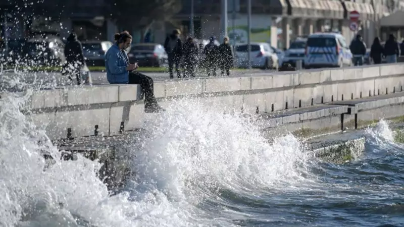İzmir'de Fırtına Dehşeti: Vapur Seferleri Askıya Alındı!