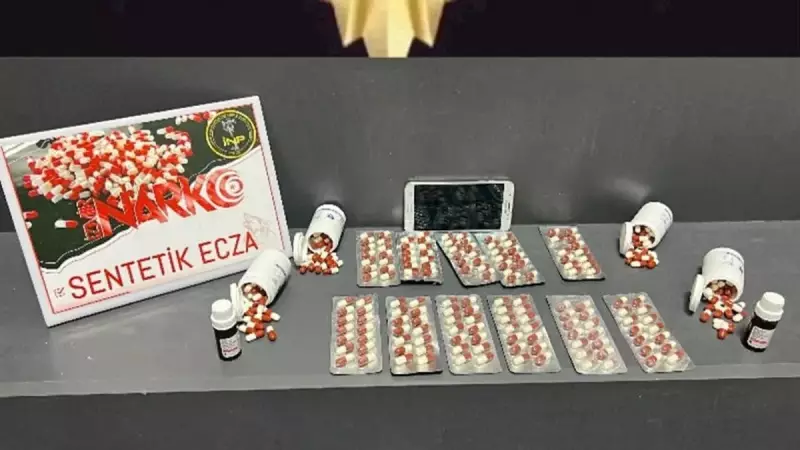 İzmir'de Gece Yarısı Baskını: Uyuşturucu ve Silah Ele Geçirildi, 15 Kişi Tutuklandı!