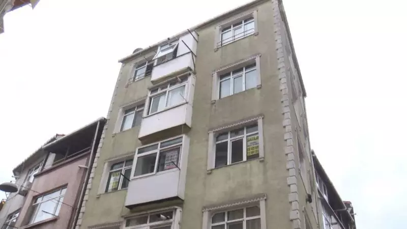 İzmir'de Yaşanan Feci Kaza: 5. Kattan Düşen Genç Kadın Hayatını Kaybetti