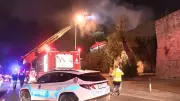 Fatih'teki Metruk Binada Korkutan Yangın! İtfaiye Gece Yarısı Müdahale Etti