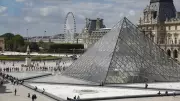 Louvre Müzesi'nde Dehşet Anları: Paha Biçilmez Mücevherler Göz Açıp Kapayıncaya Kadar Kayboldu!