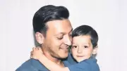 Mesut Özil'den 5 Yaşındaki Haline Duygu Yüklü Mektup: 'Hayallerinin Peşinden Git!'