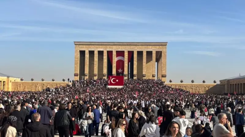 10 Kasım'da Anıtkabir Rekor Kırdı: 1.2 Milyon Ziyaretçi