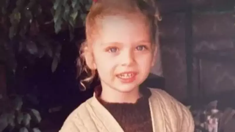 33 Yaşında ve Hiç Değişmemiş! Sarı Saçlı Minik Kız Büyüdü