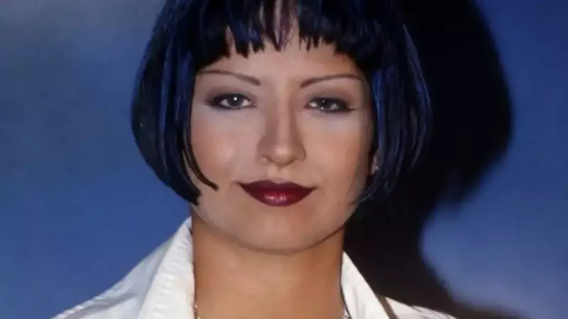 90'lar Efsanesi Bendeniz Sahnelere Döndü: 52 Yaşında Büyüledi!