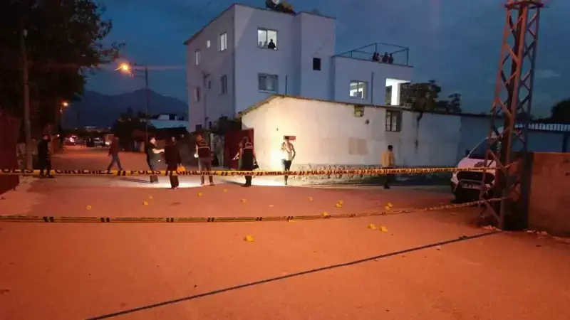 Adana'da Narenciye Bahçesinde Kanlı Hesaplaşma! Silahlar Konuştu, Yaralılar Var