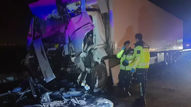 Adana'da Tırla Otobüs Çarpışması: 1 Ağır 15 Yaralı