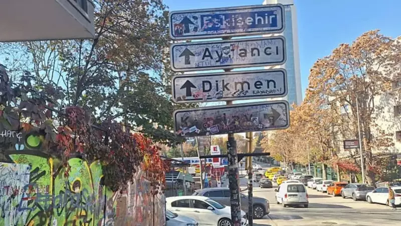 Ankara'da Kızılay Tabelası Önünde Bıçaklı Kavga: 2 Yaralı