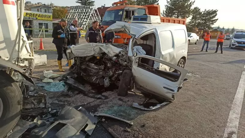 Ankara'da Trafik Kazası: Aynı Aileden 3 Kişi Hayatını Kaybetti