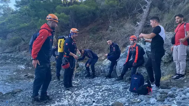 Antalya'da Dağda Mahsur Kalan Kişi AFAD ve Jandarma Ekiplerince Kurtarıldı