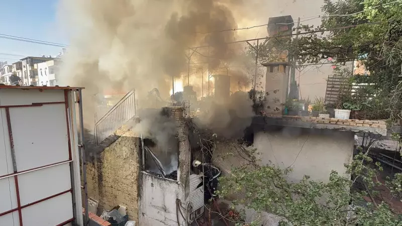 Antalya'da Gecekonduda Çıkan Yangında Yaşlı Çift Kurtarıldı