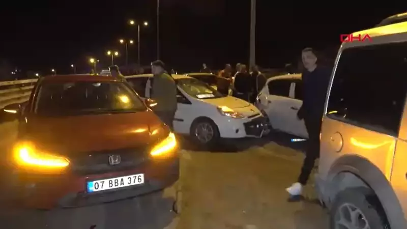 Antalya'da Zincirleme Kaza: 6 Araç Birbirine Girdi