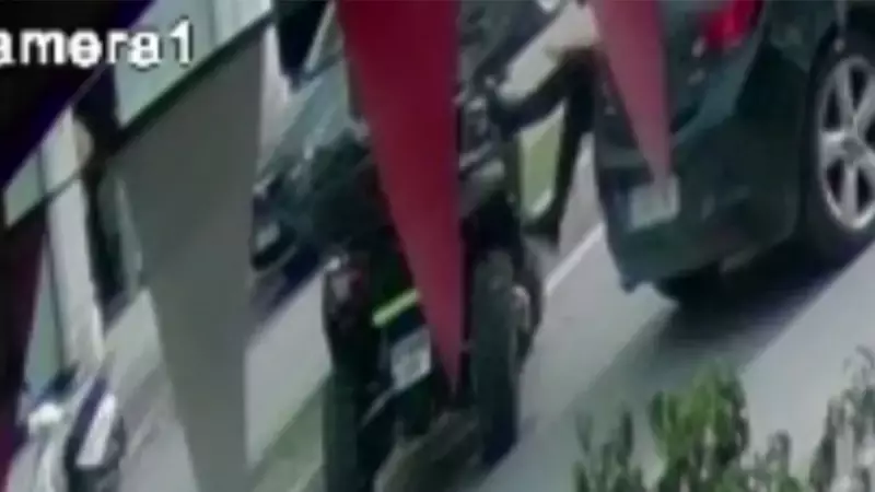 Antalya'da Zincirleme Kaza: Motosiklet ve Otomobil Çarpıştı, ATV'li Genç Ağır Yaralandı!