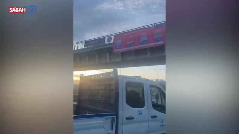 Avcılar'da TIR'ın Üst Geçide Çarpması Trafiği Felç Etti