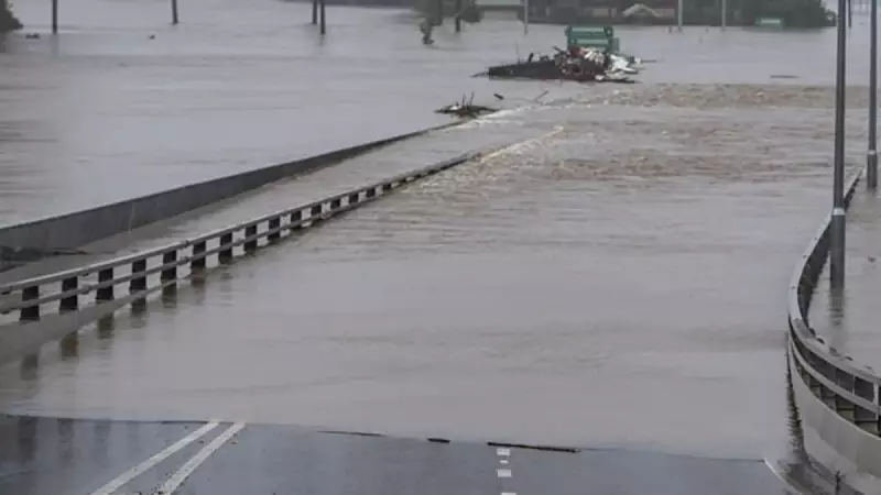 Avustralya'yı Fina Siklonu Vurdu: 19.500 Bina Elektriksiz Kaldı