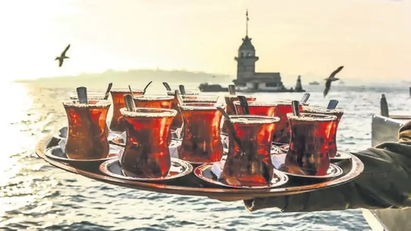 Çayın Büyülü Yolculuğu: Dünyayı Dolaşan Yapraktan Türk Usulü Demliğe