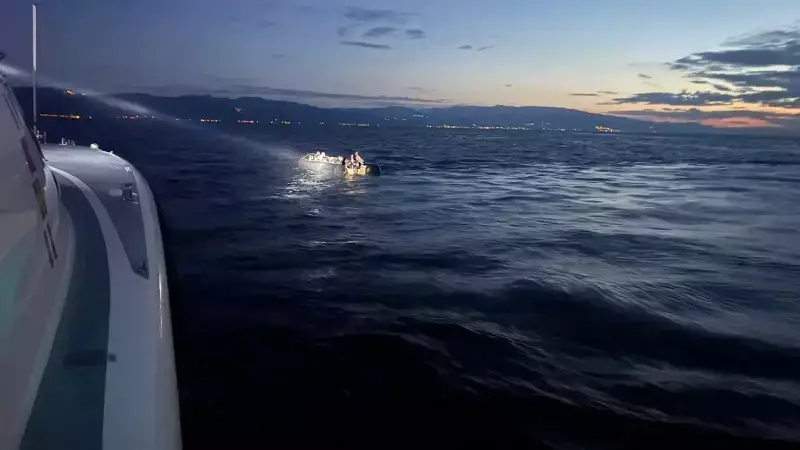 Ayvacık'ta 24 Düzensiz Göçmen Yakalandı: 15'i Çocuk