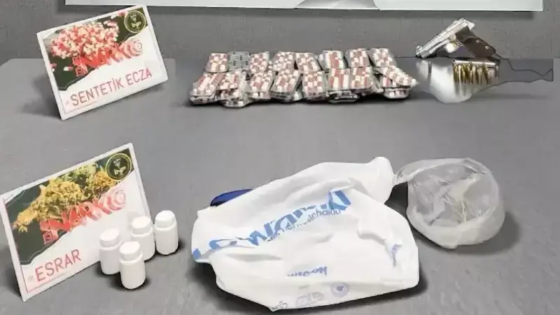 Bayraklı'da Çamaşır Makinesinde 896 Uyuşturucu Hap Ele Geçirildi